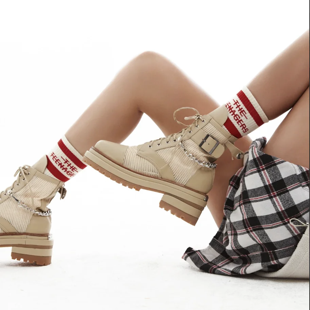 Net boot with chain beige