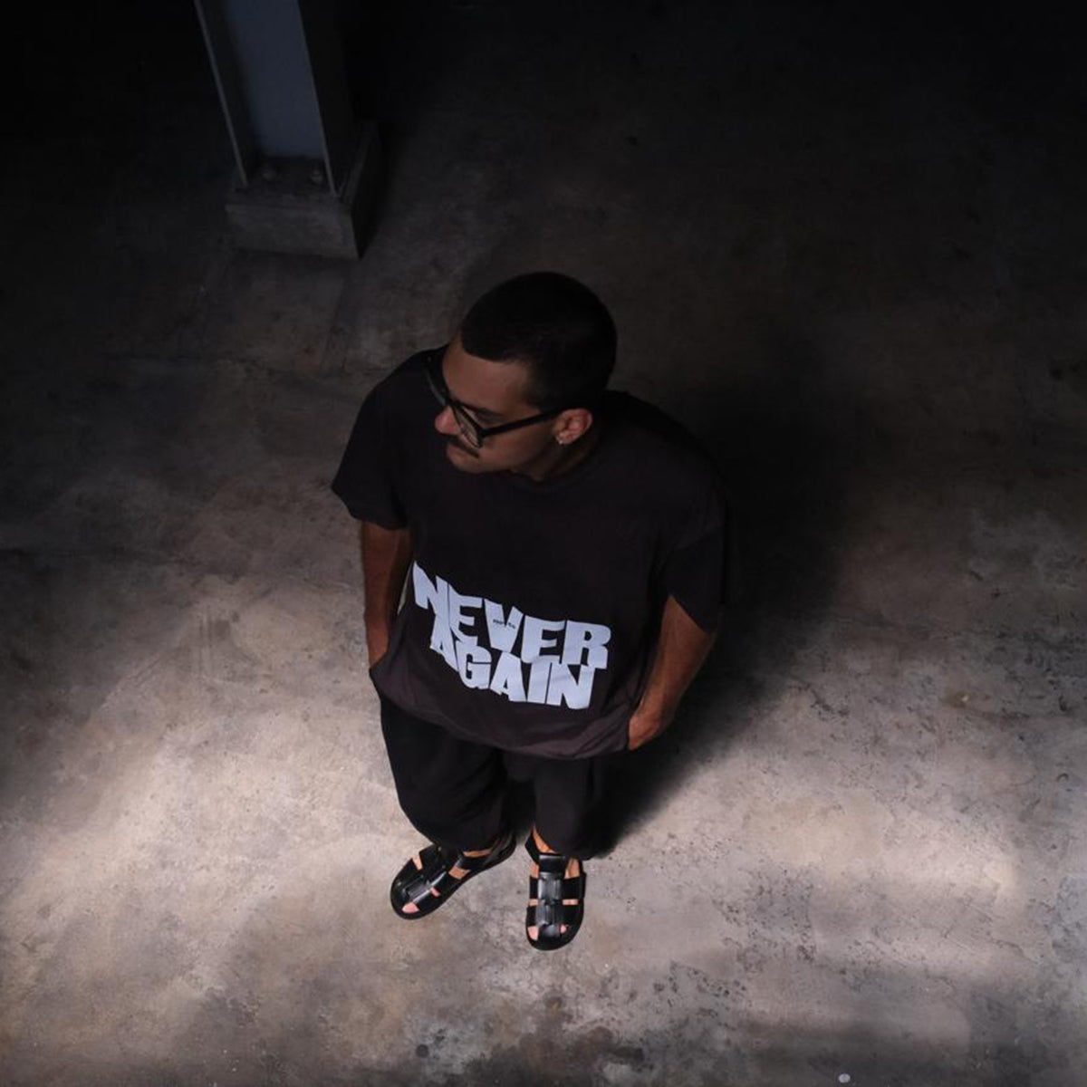 T-shirt NEVER AGAIN In Grey