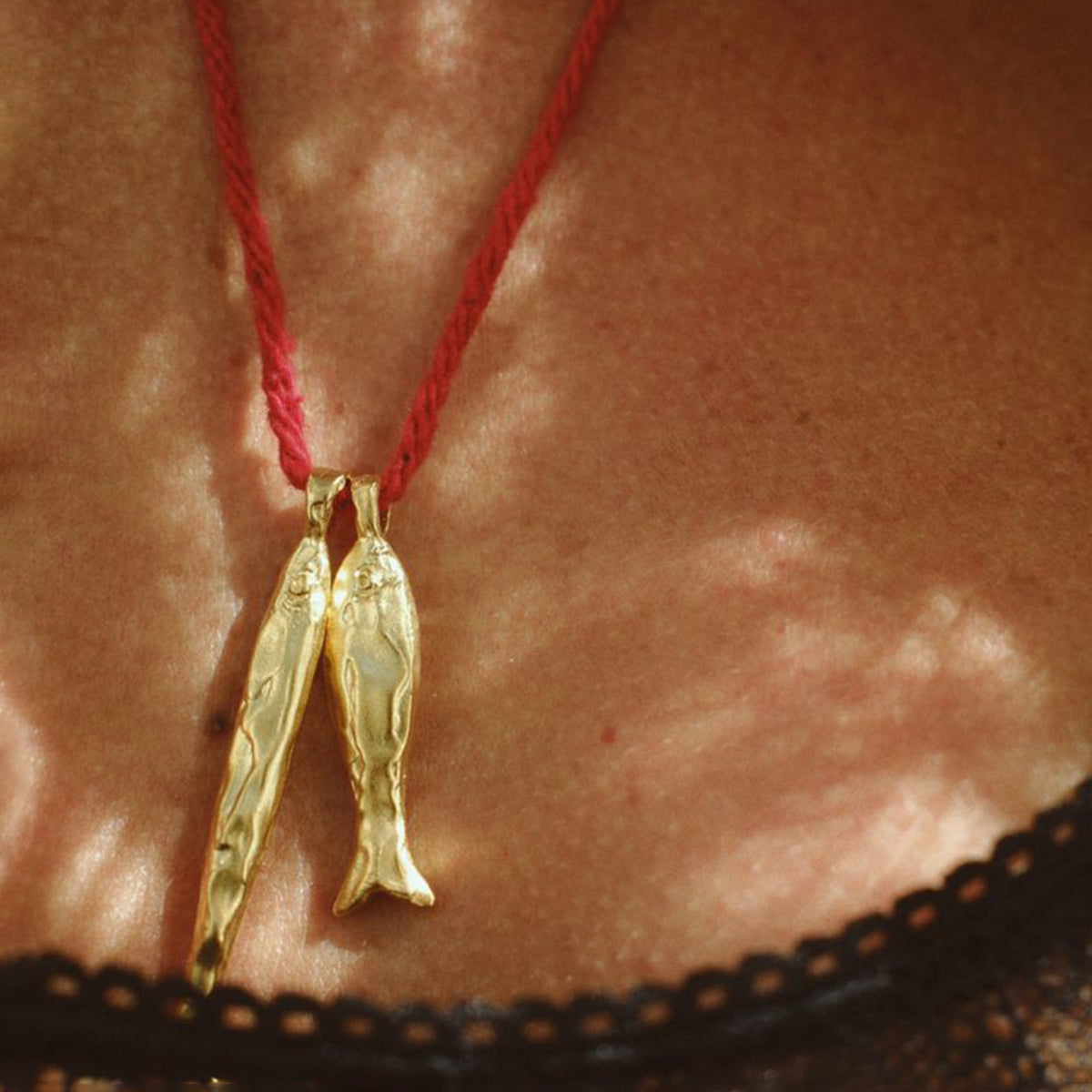 Necklace Asho Amulet in Gold