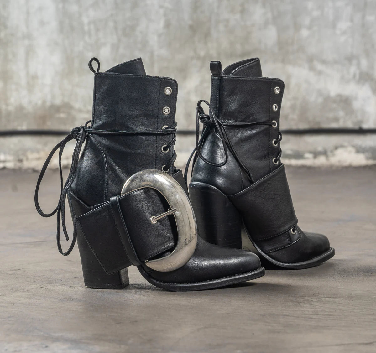 Sotadic boots