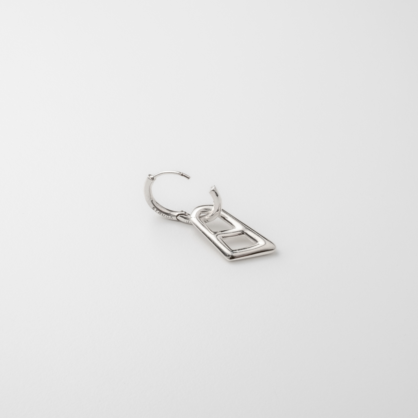 Earring classic with signature link