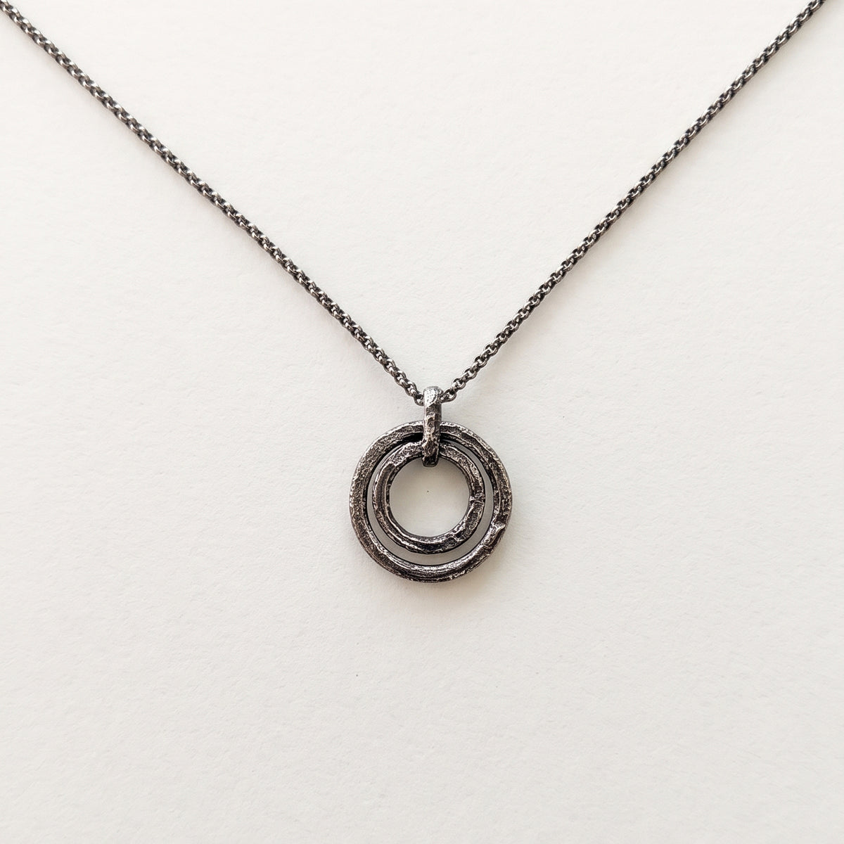 DOUBLE CIRCLE SOLID NECKLACE