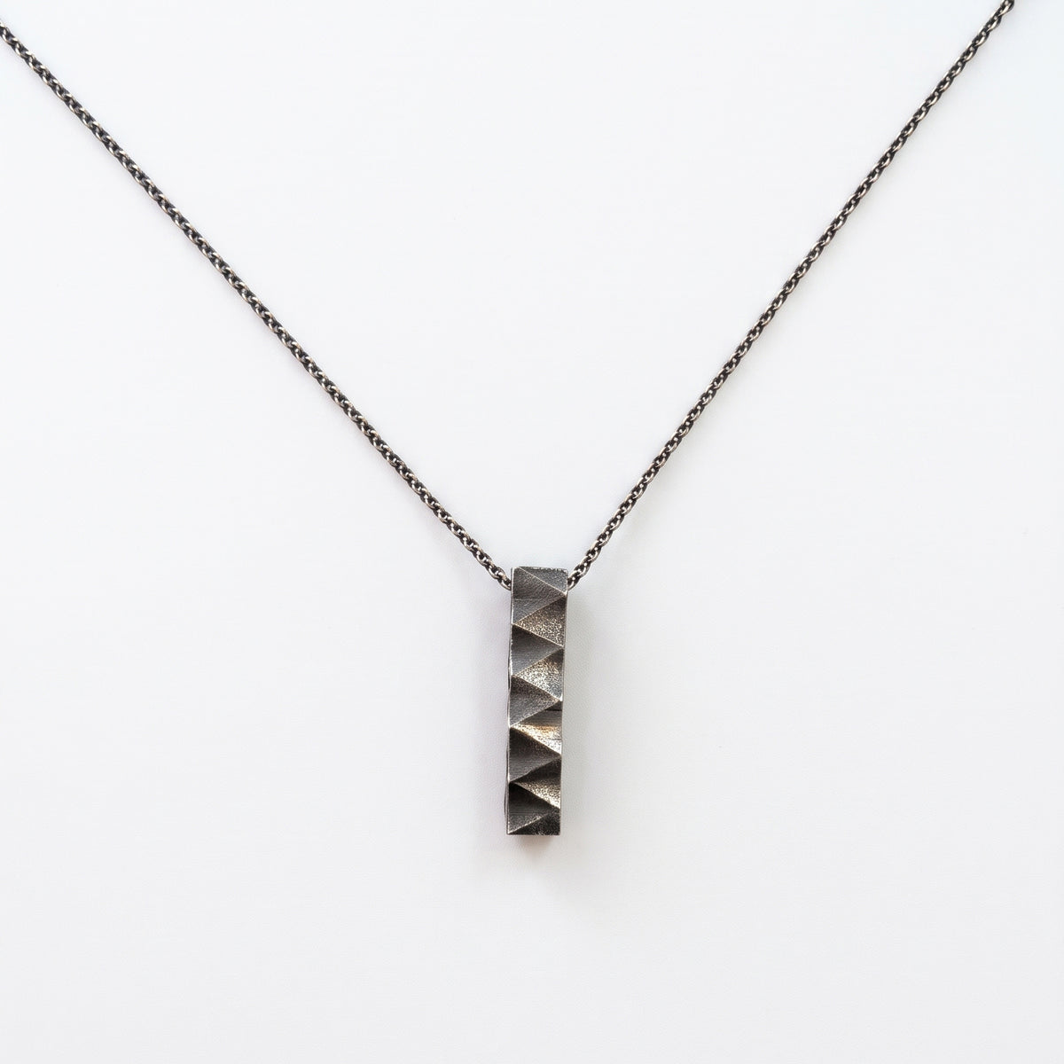 BUCKY PENDANT NECKLACE