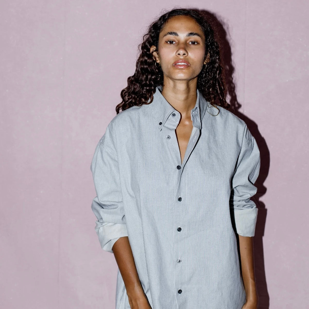 Striped collared button-up shirt navy/white