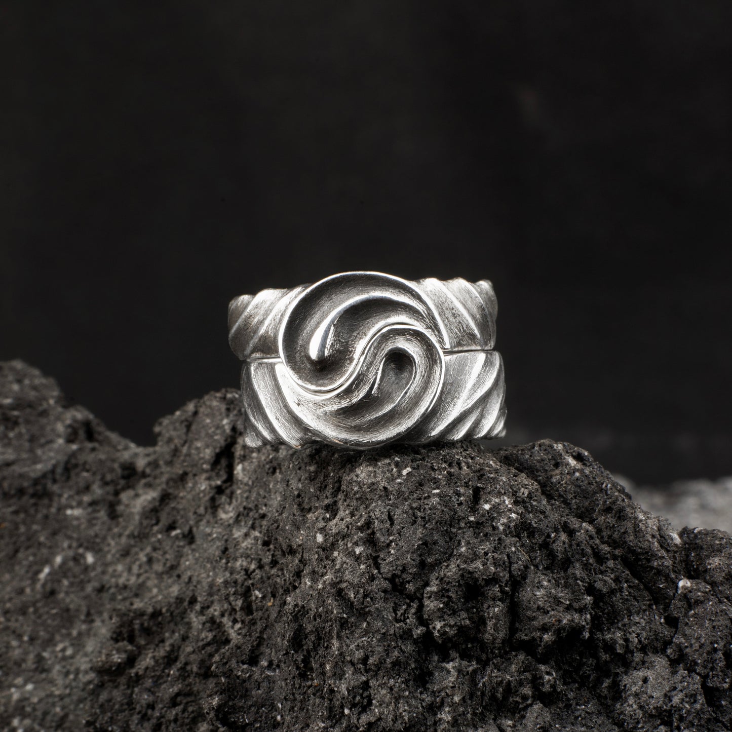 Yin Yang double ring