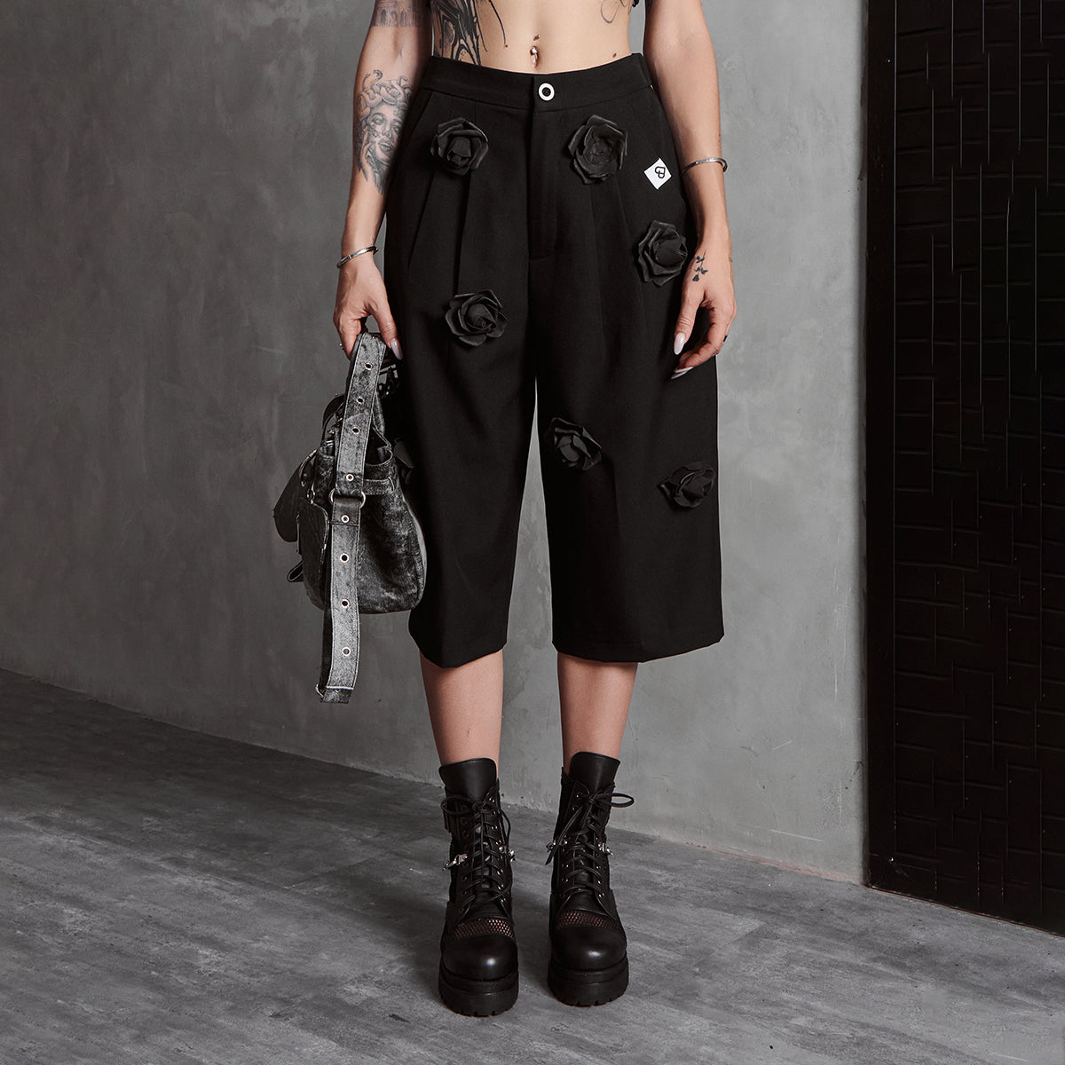 Short Bermuda In Black