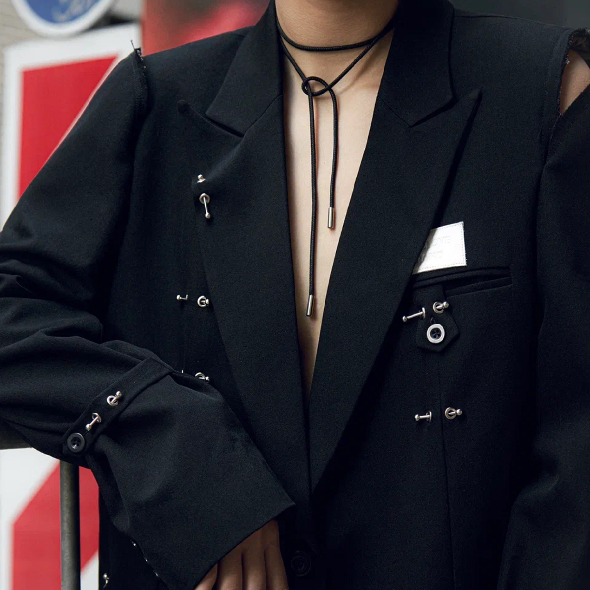 Blazer Empat Human Touch