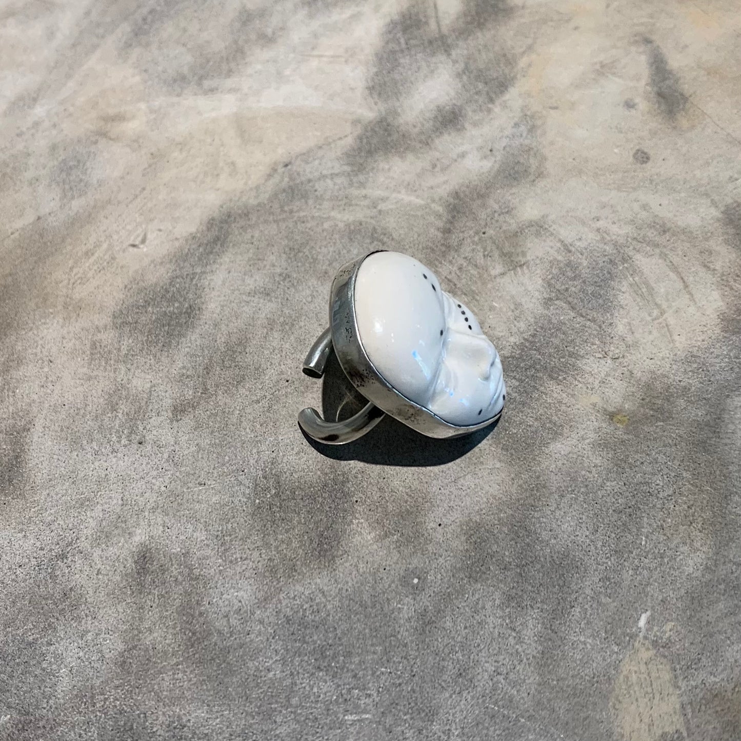 Dot face ring