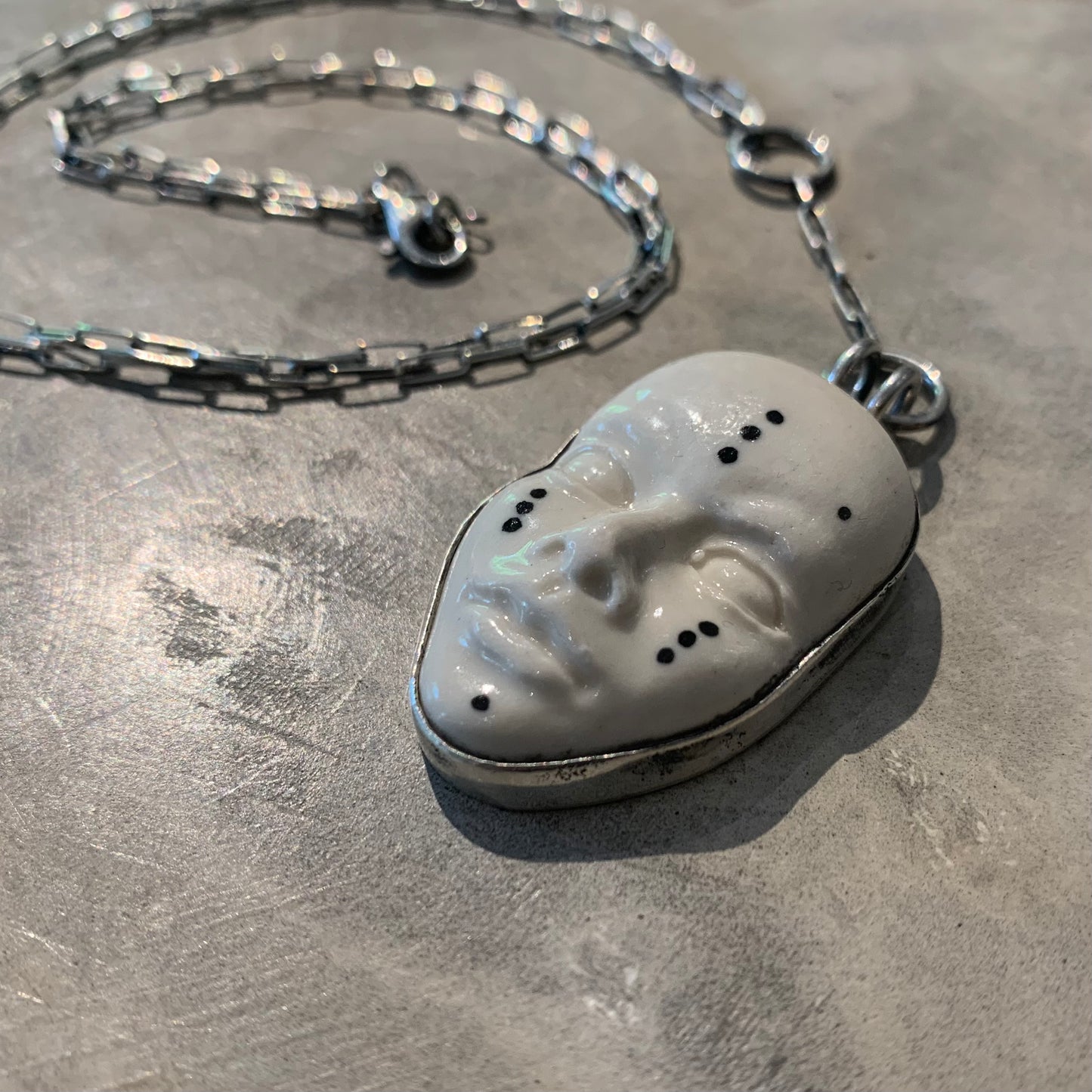 Invisible face necklace (silver)