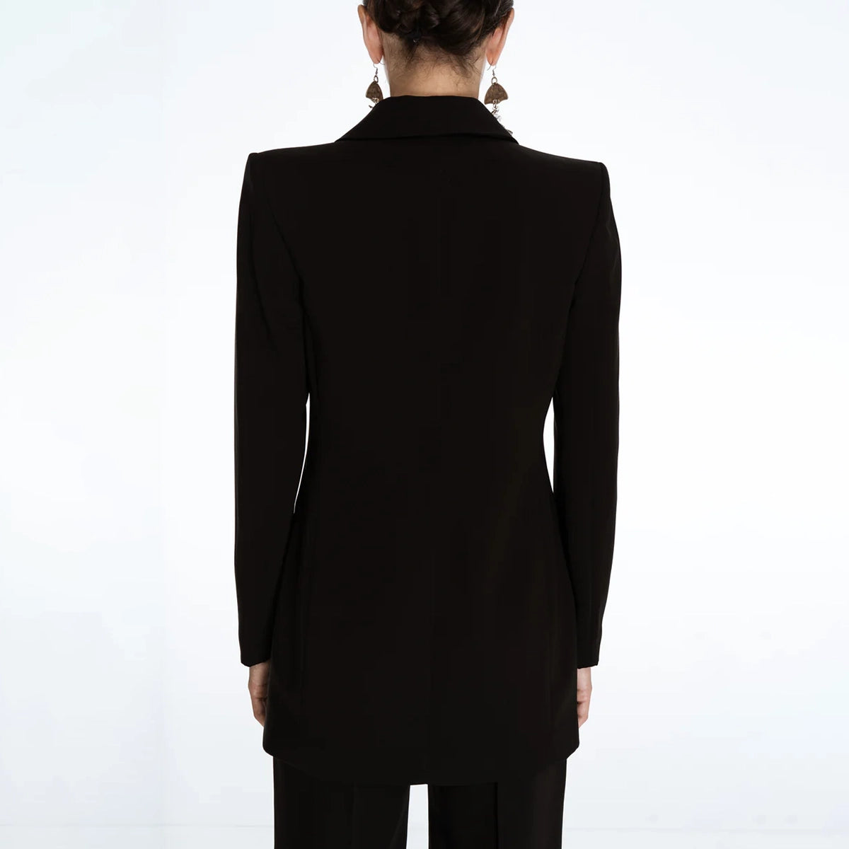 Jacket with shaped shoulders