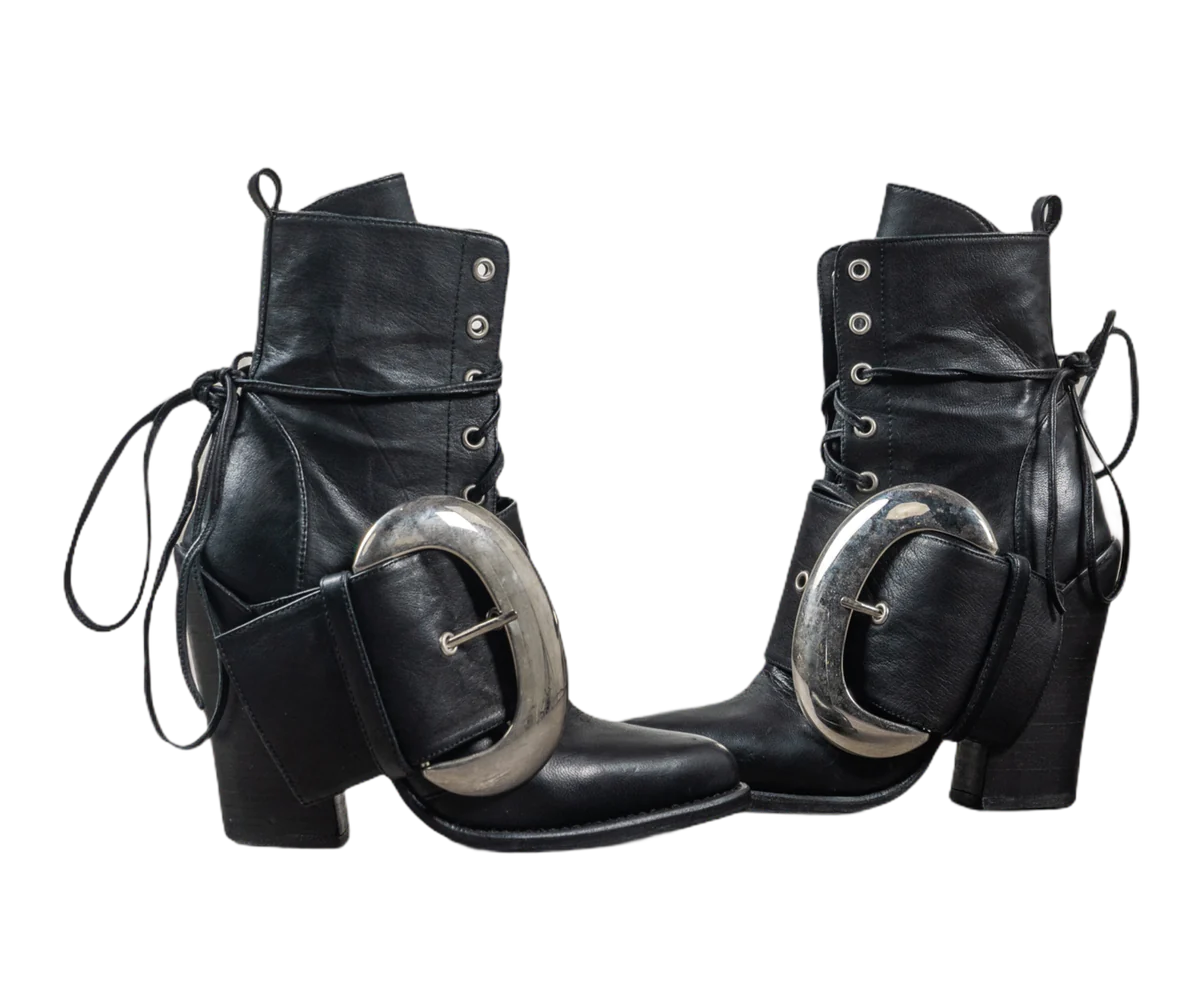 Sotadic boots