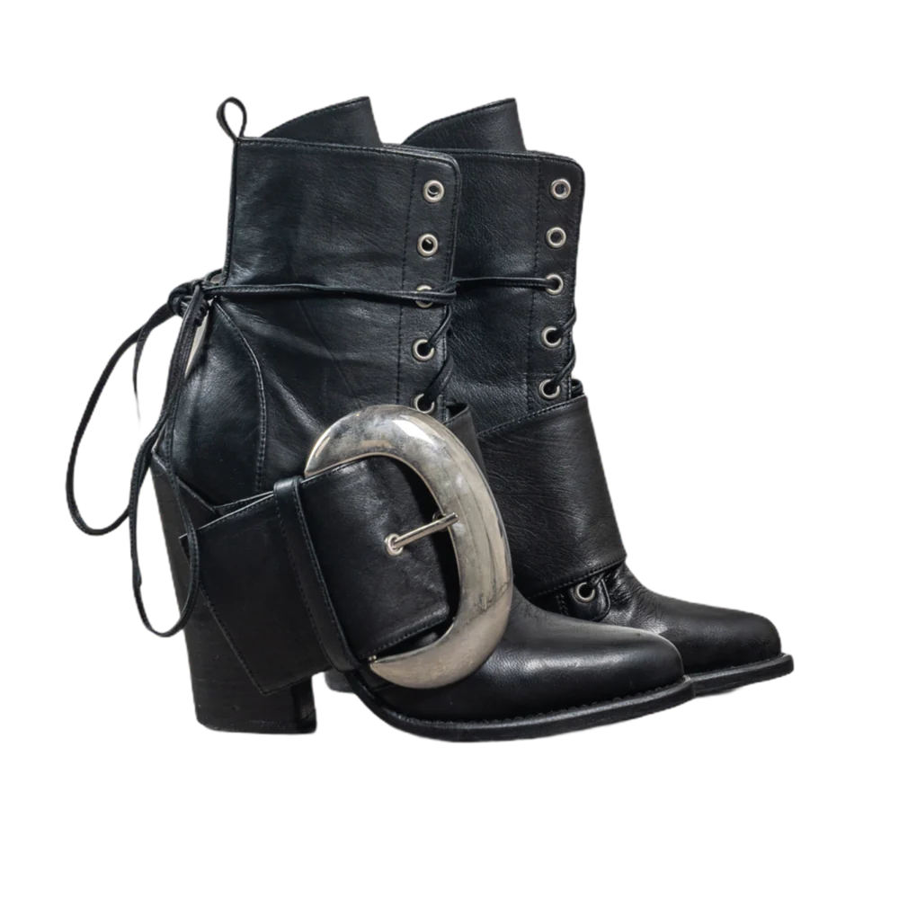 Sotadic boots