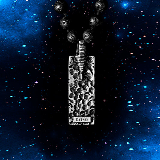 Unisex pendant space