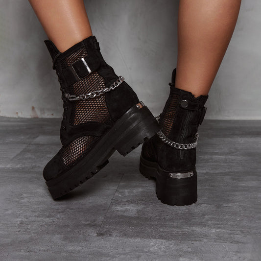 Net boot with chain black suede