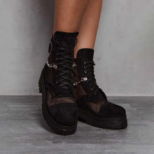 Net boot with chain black suede