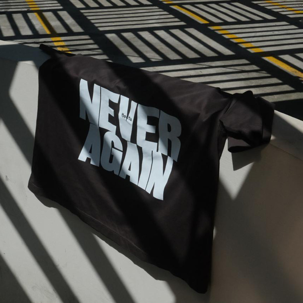 T-shirt NEVER AGAIN In Grey