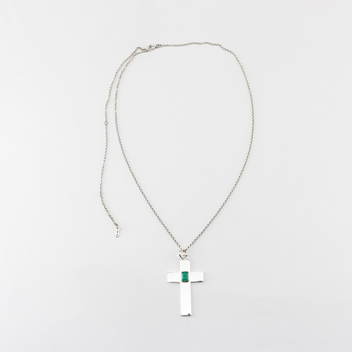 EMERALD CROSS NECKLACE IN SILVER