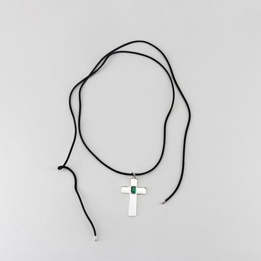 EMERALD CROSS NECKLACE IN SILVER