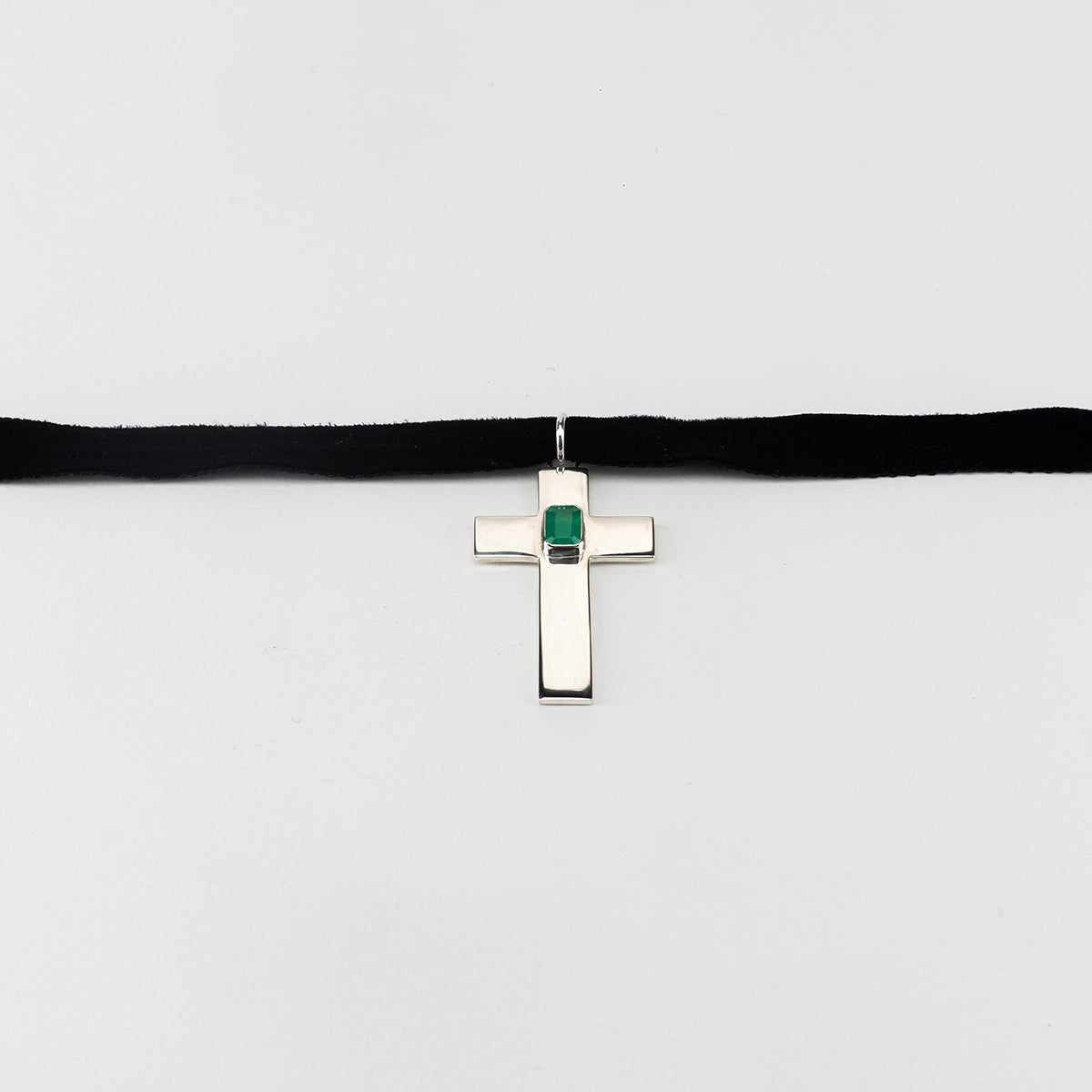 EMERALD CROSS NECKLACE IN SILVER