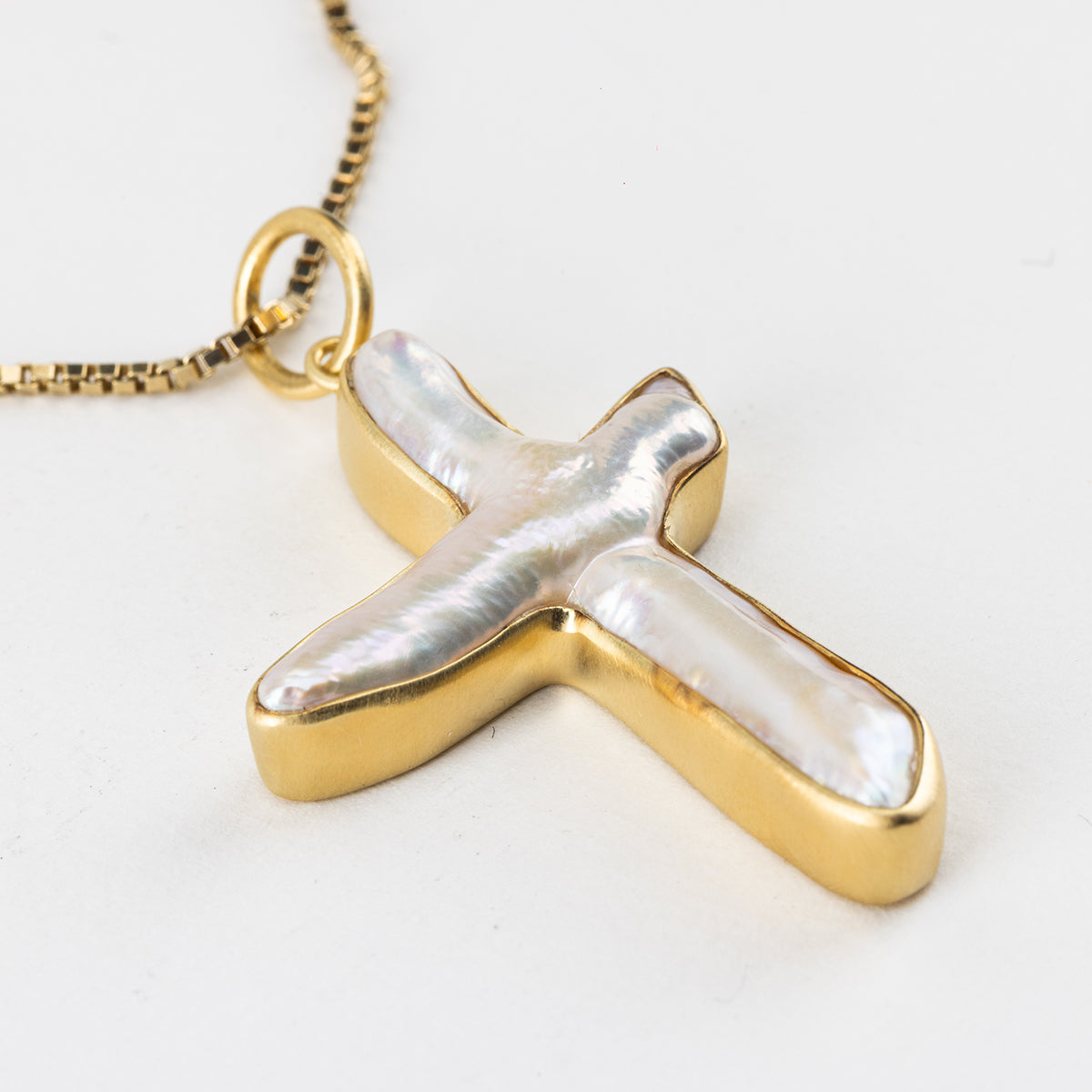 LUKA VINTAGE LOOK PEARL CROSS NECKLACE IN GOLD