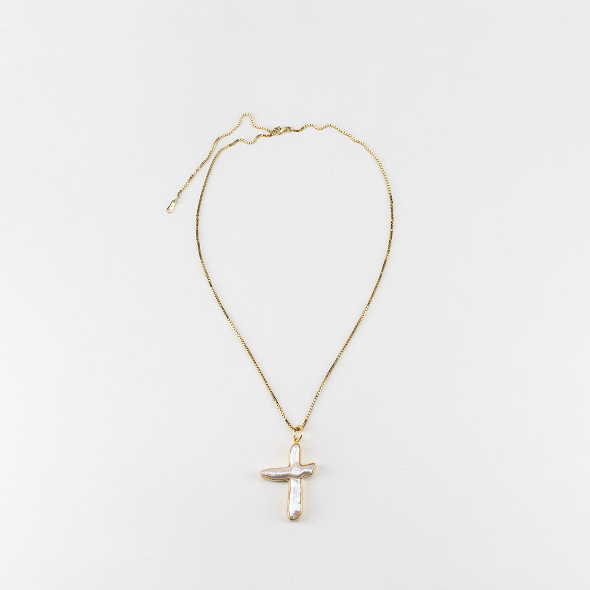 LUKA VINTAGE LOOK PEARL CROSS NECKLACE IN GOLD