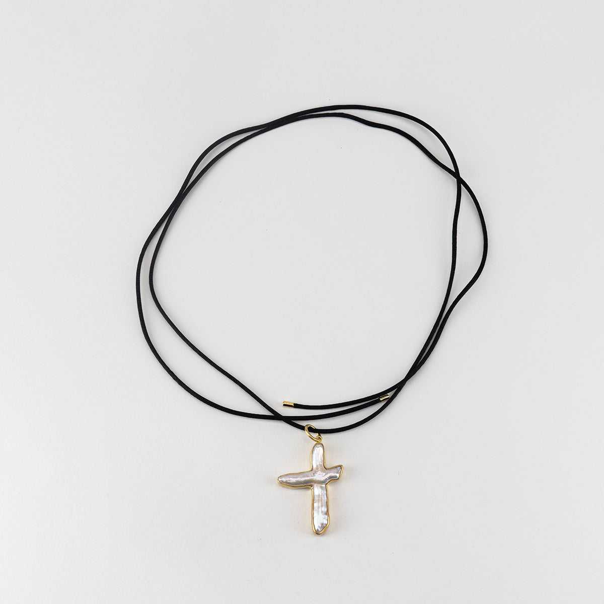LUKA VINTAGE LOOK PEARL CROSS NECKLACE IN GOLD