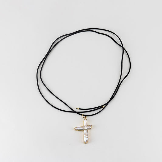 LUKA VINTAGE LOOK PEARL CROSS NECKLACE IN GOLD
