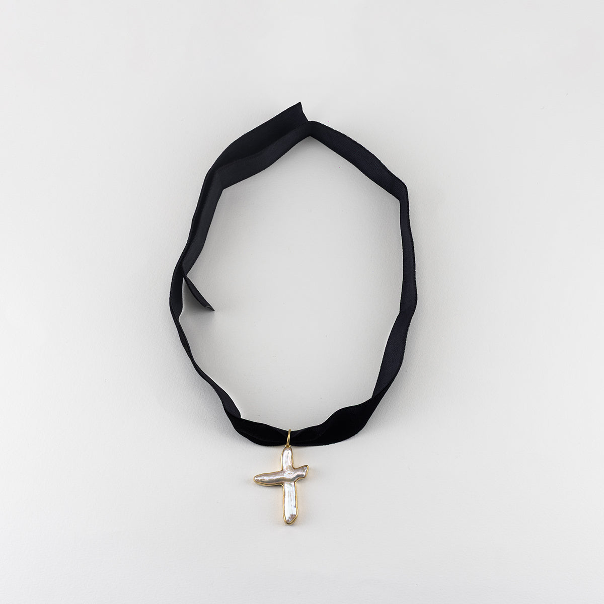 LUKA VINTAGE LOOK PEARL CROSS NECKLACE IN GOLD