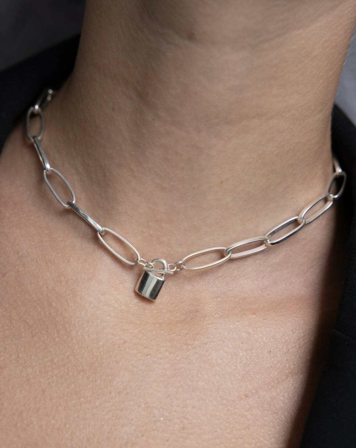 Choker-chain with lock