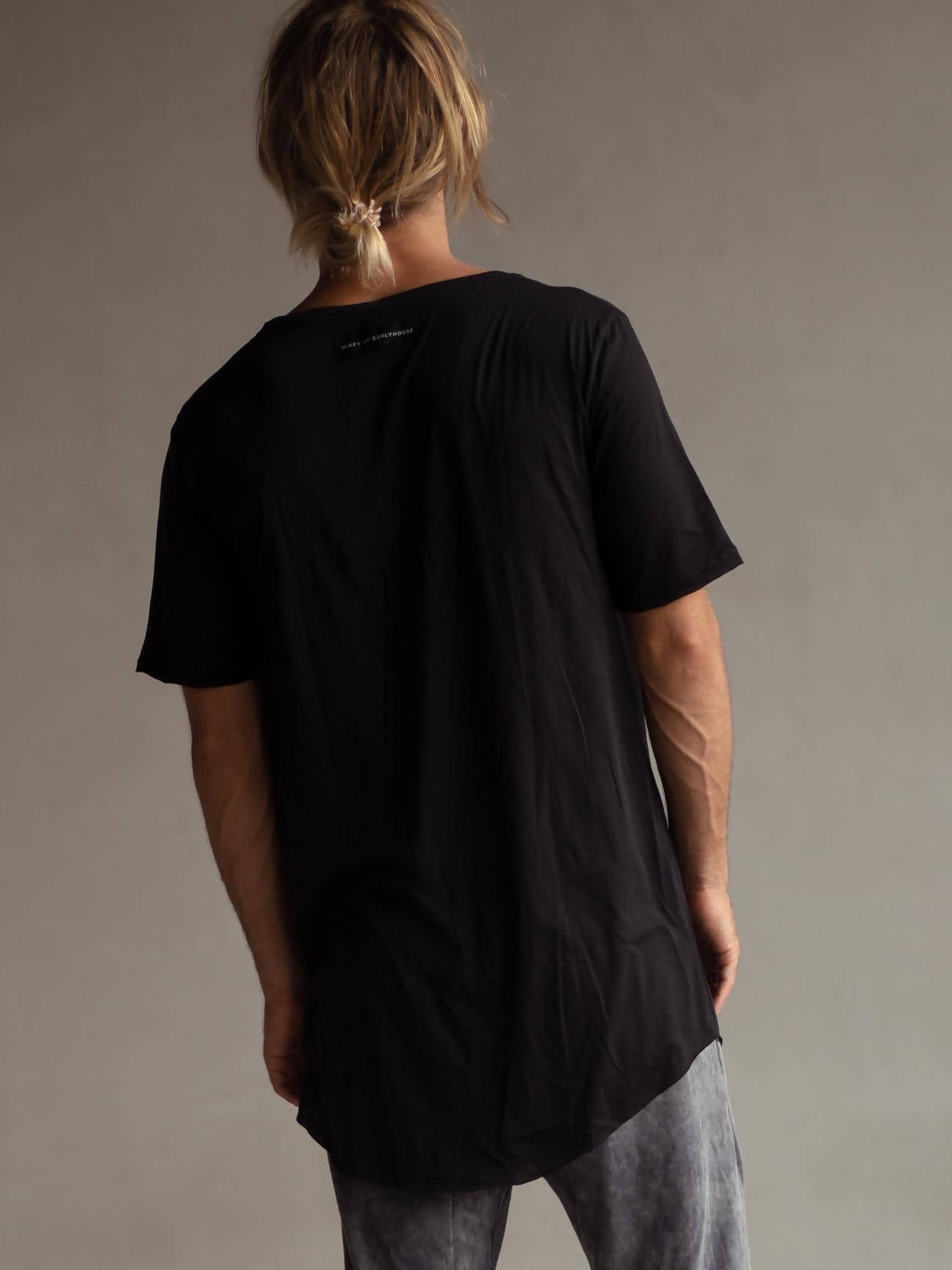 Black ultra lite v-neck - hedonist.bali