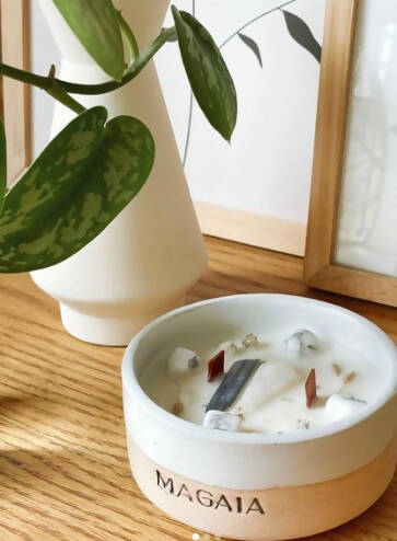 The OG Magaia Crystal Candle