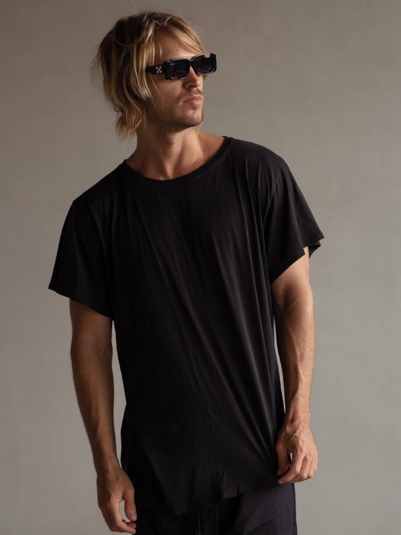 Black ultra lite twist tee - hedonist.bali