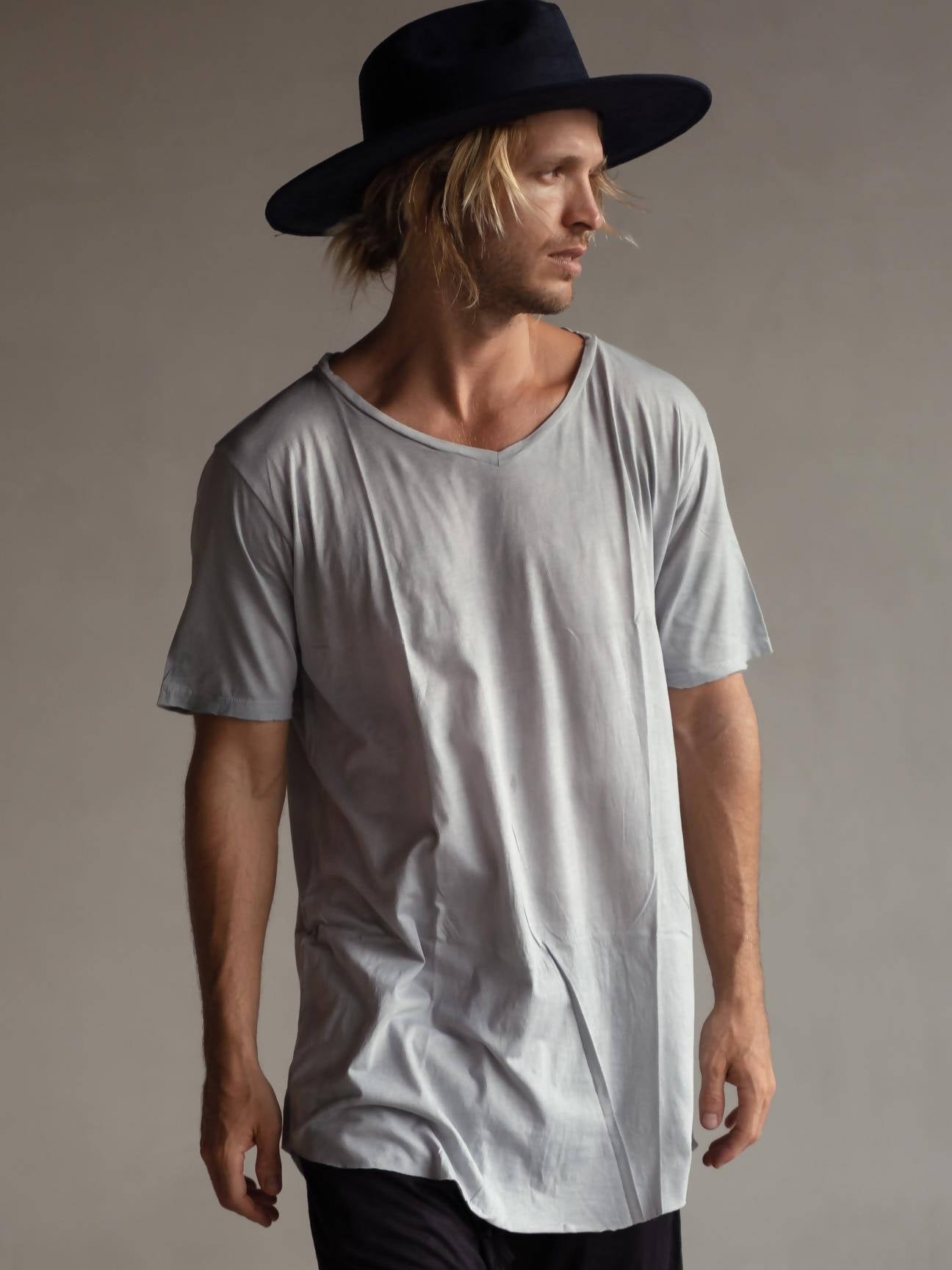Hand dyed blue ultra lite v-neck - hedonist.bali