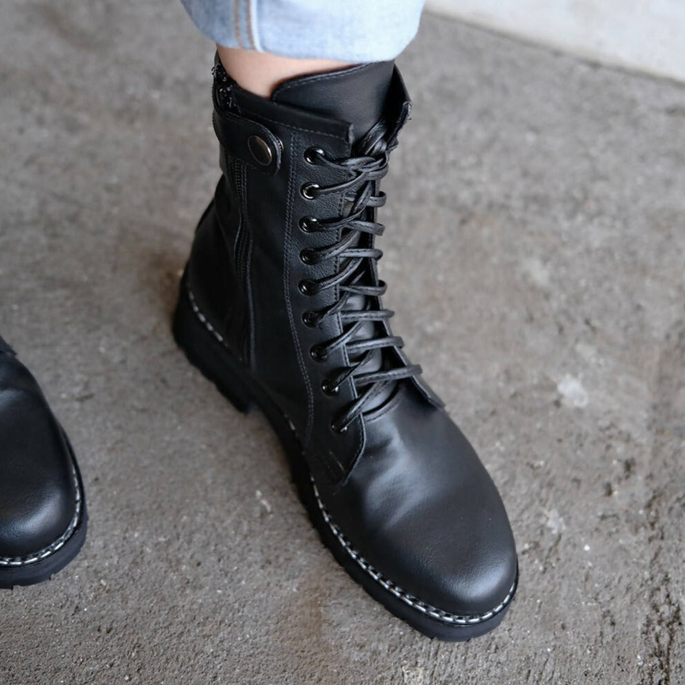 Combat boots with standard platform