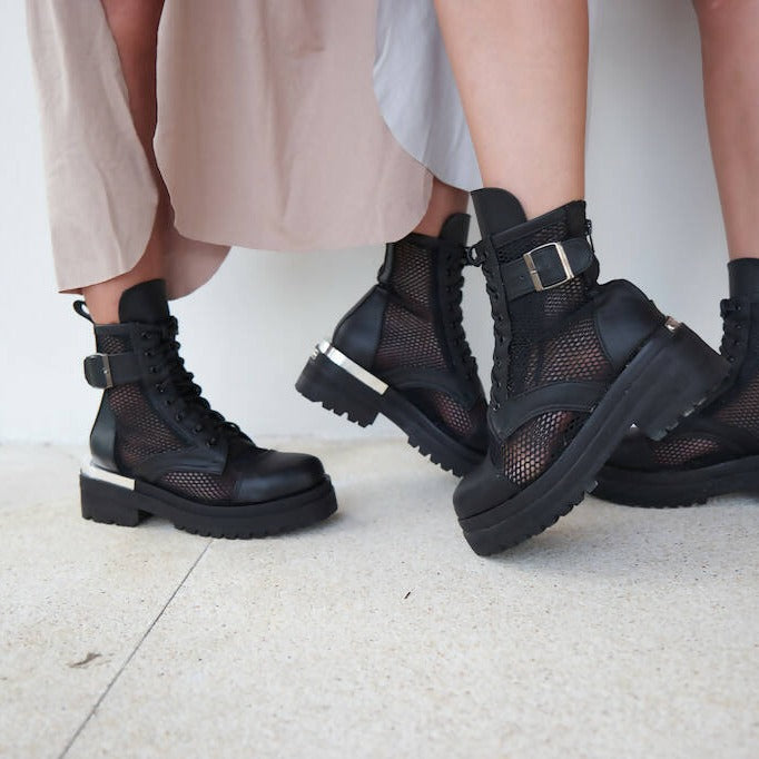 Net boots with metal