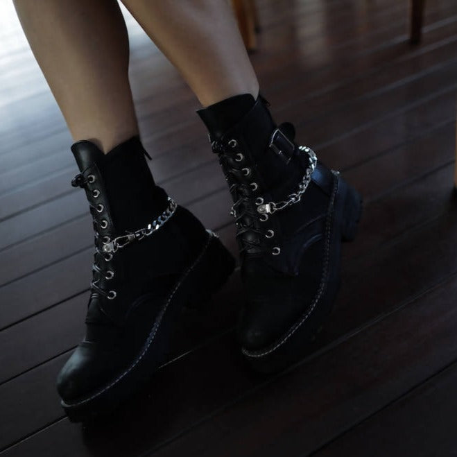 Elastic boots