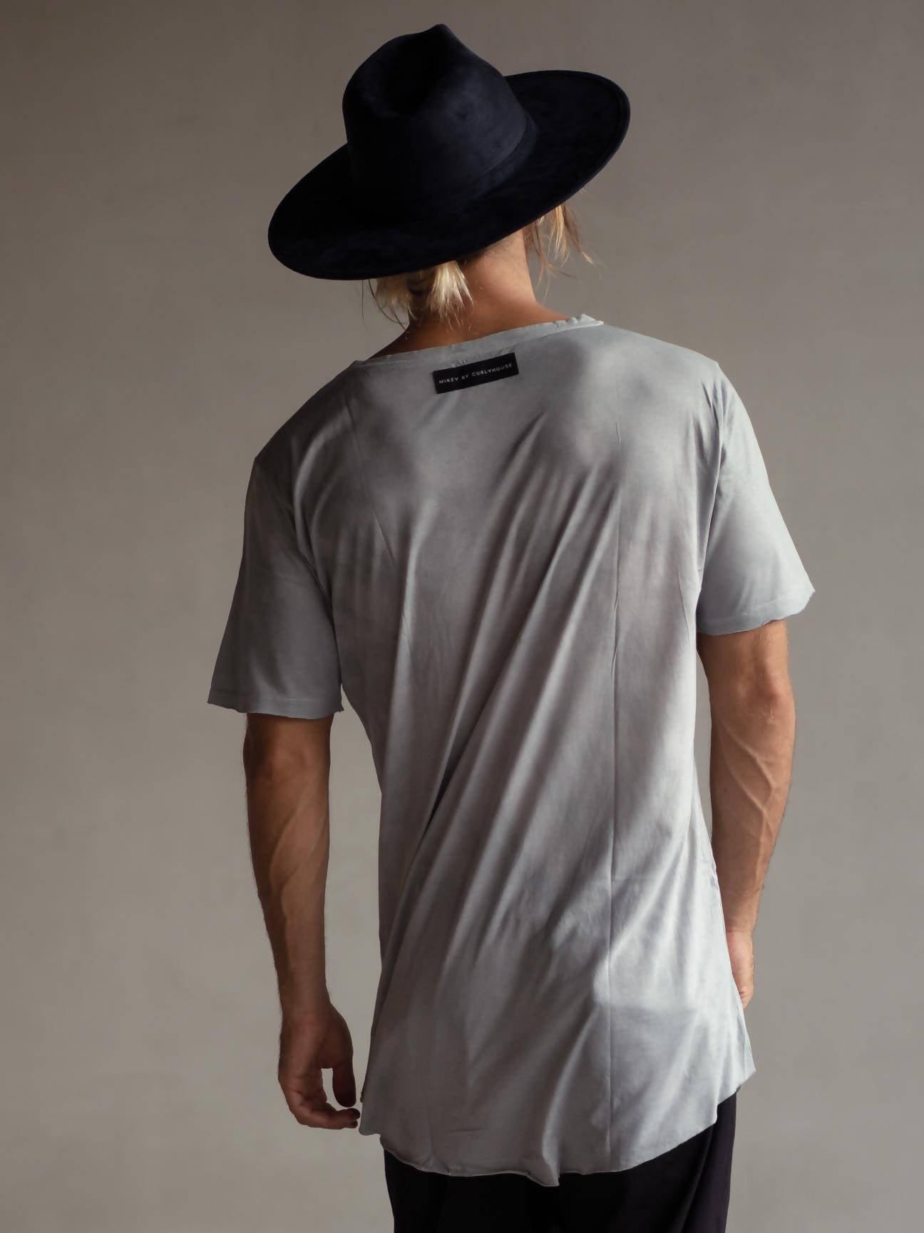 Hand dyed blue ultra lite v-neck - hedonist.bali