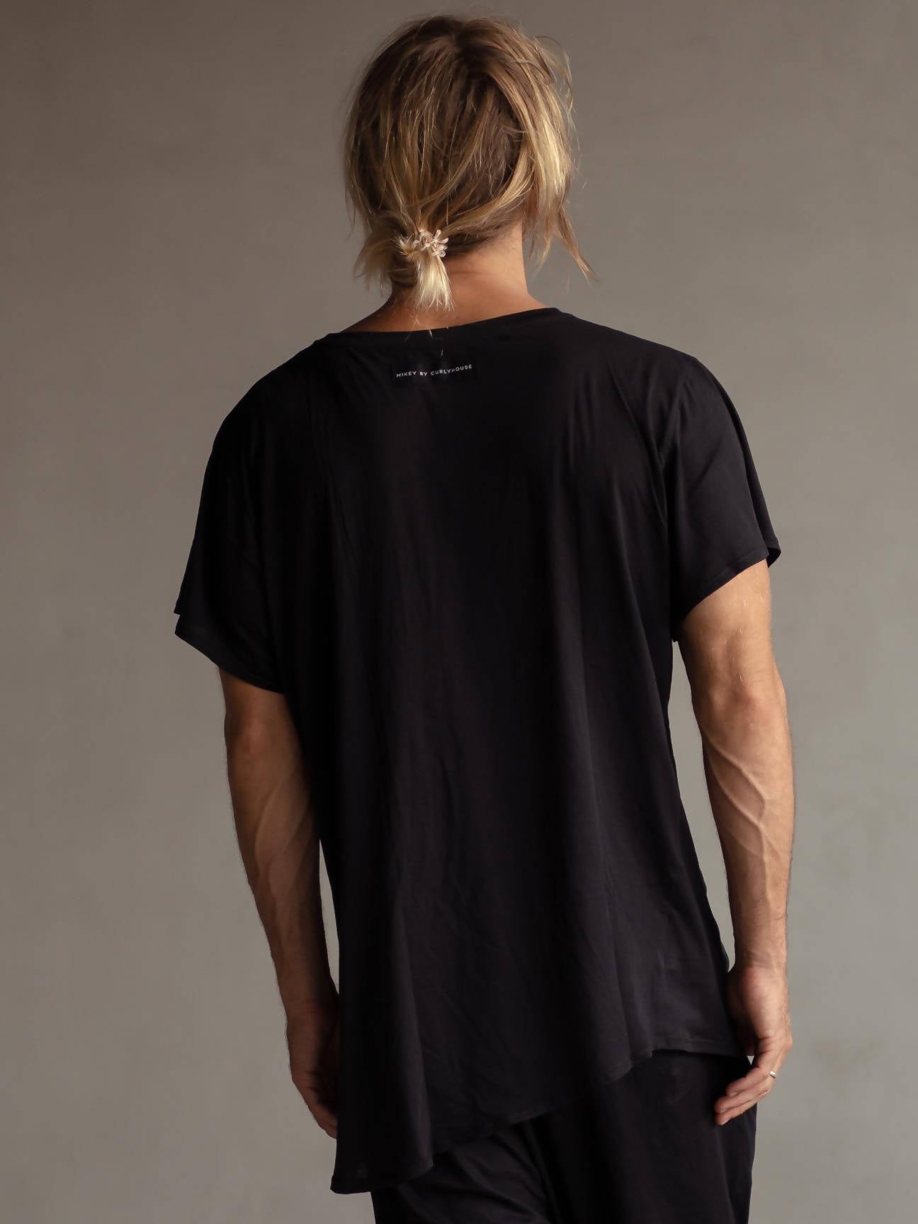 Black ultra lite twist tee - hedonist.bali