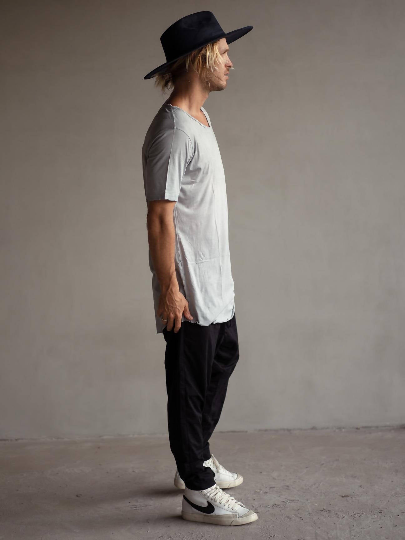 Hand dyed blue ultra lite v-neck - hedonist.bali