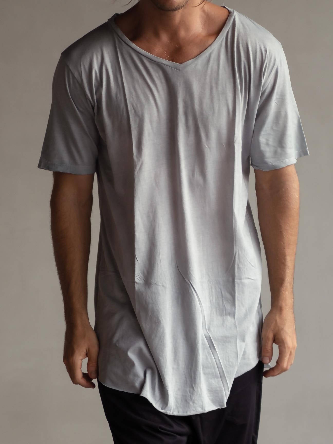 Hand dyed blue ultra lite v-neck - hedonist.bali