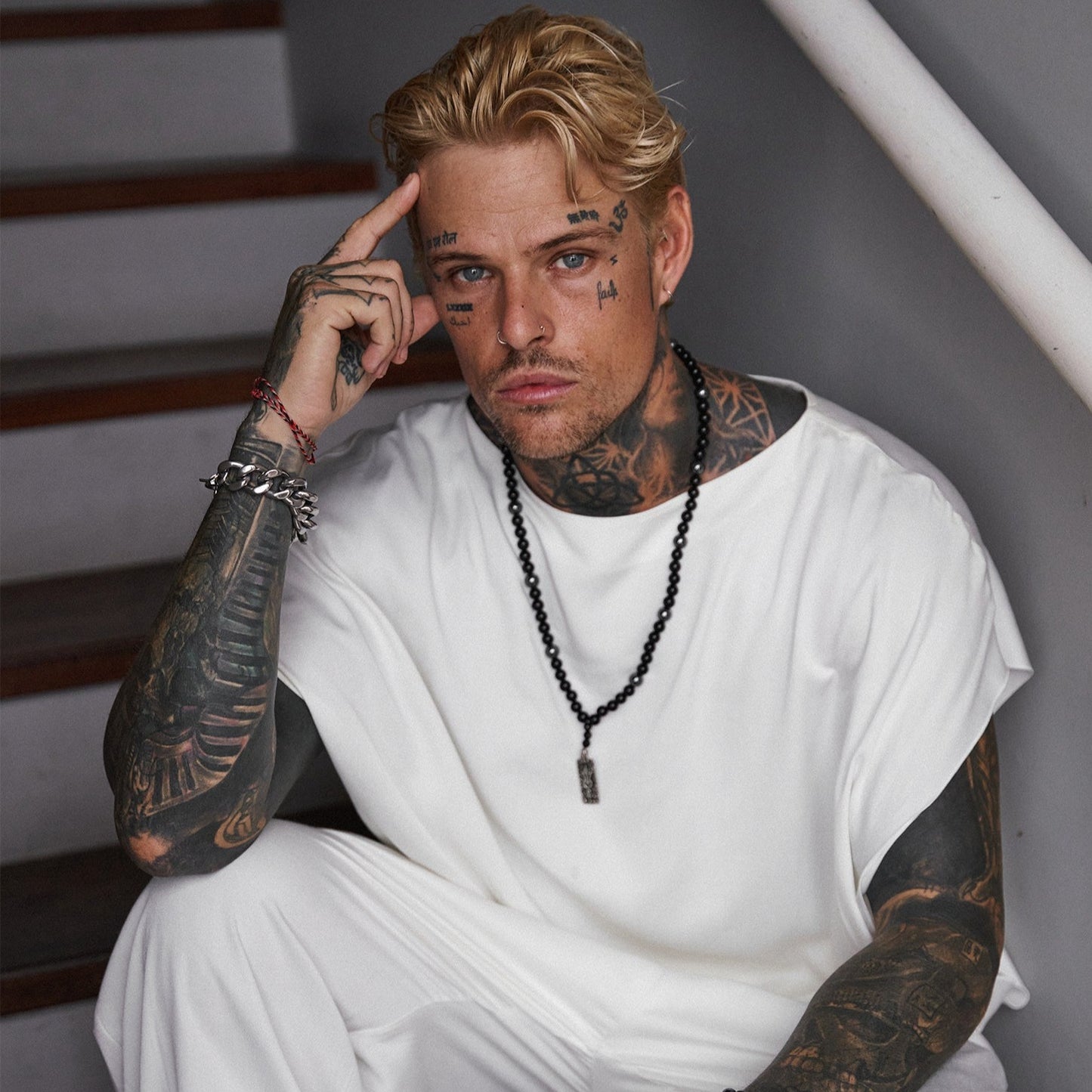 WHITE SLEEVELESS T-SHIRTS | OVERZ