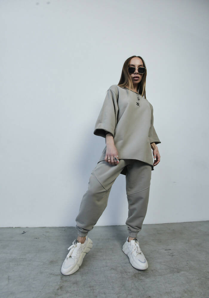 Sweatshirt Grab