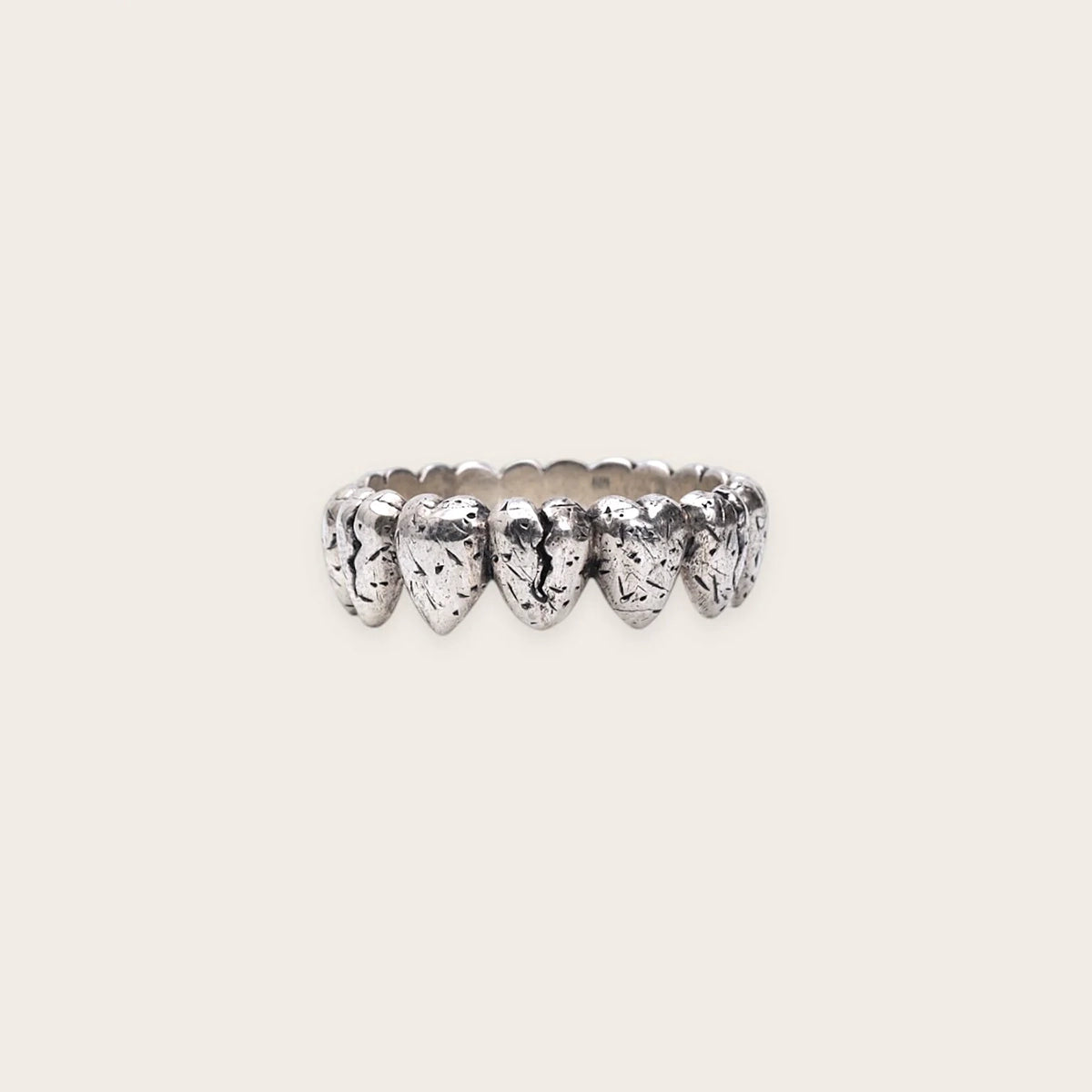 BROKEN HEART BAND RING IN SILVER