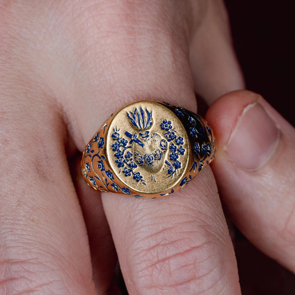 BLUE HEART SIGNET RING IN GOLD