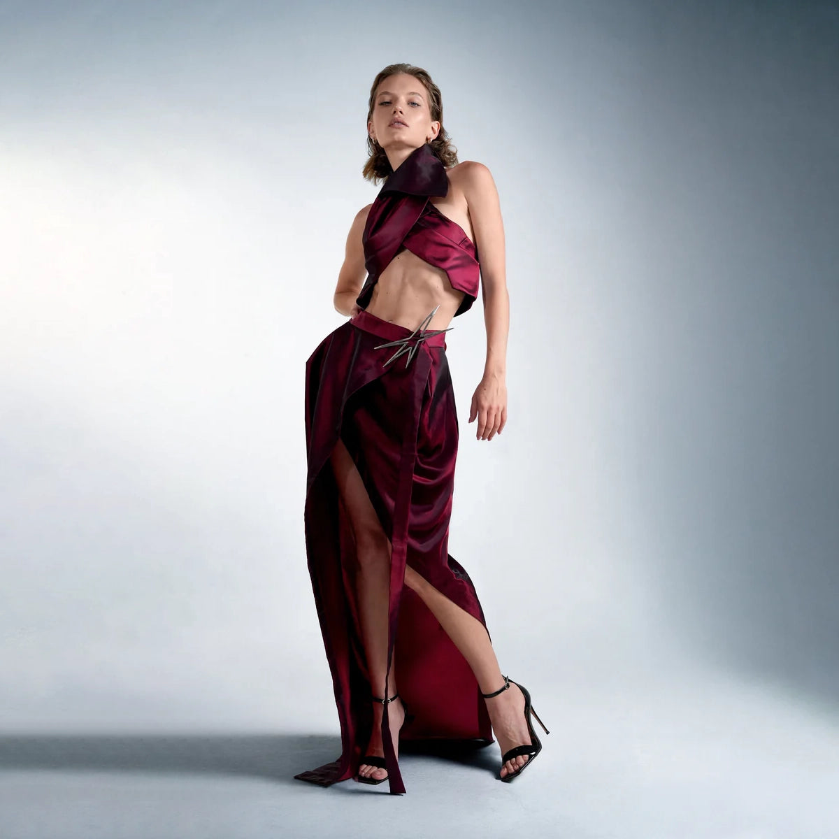 CONFIDENT DRAPING TOP IN BROWN