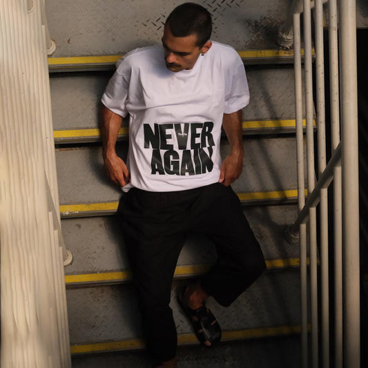 T-shirt NEVER AGAIN In White