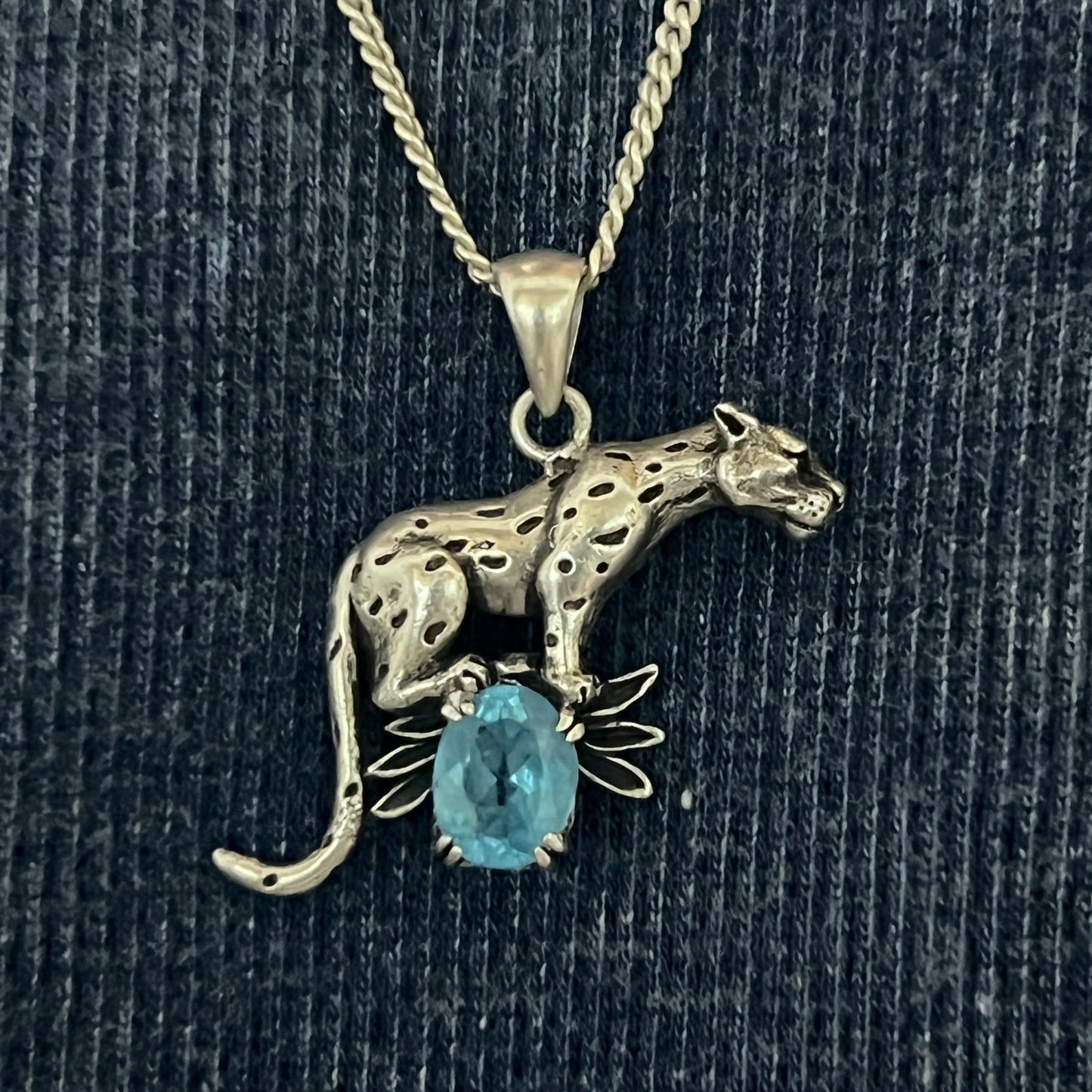 PANTHER PENDANT WITH BLUE GEMSTONE IN SILVER