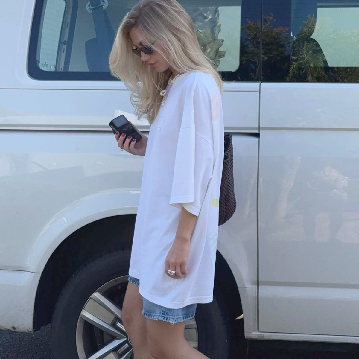 BEACH VIBES WASHED T-SHIRT IN WHITE