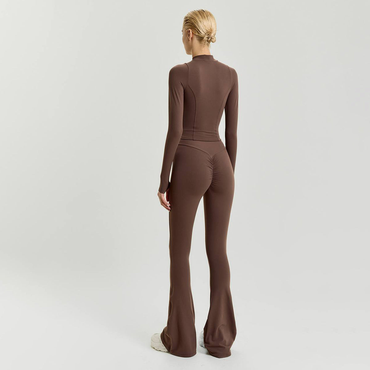 MODEL P02.28 SET TOP AND FLARED PANTS BROWN