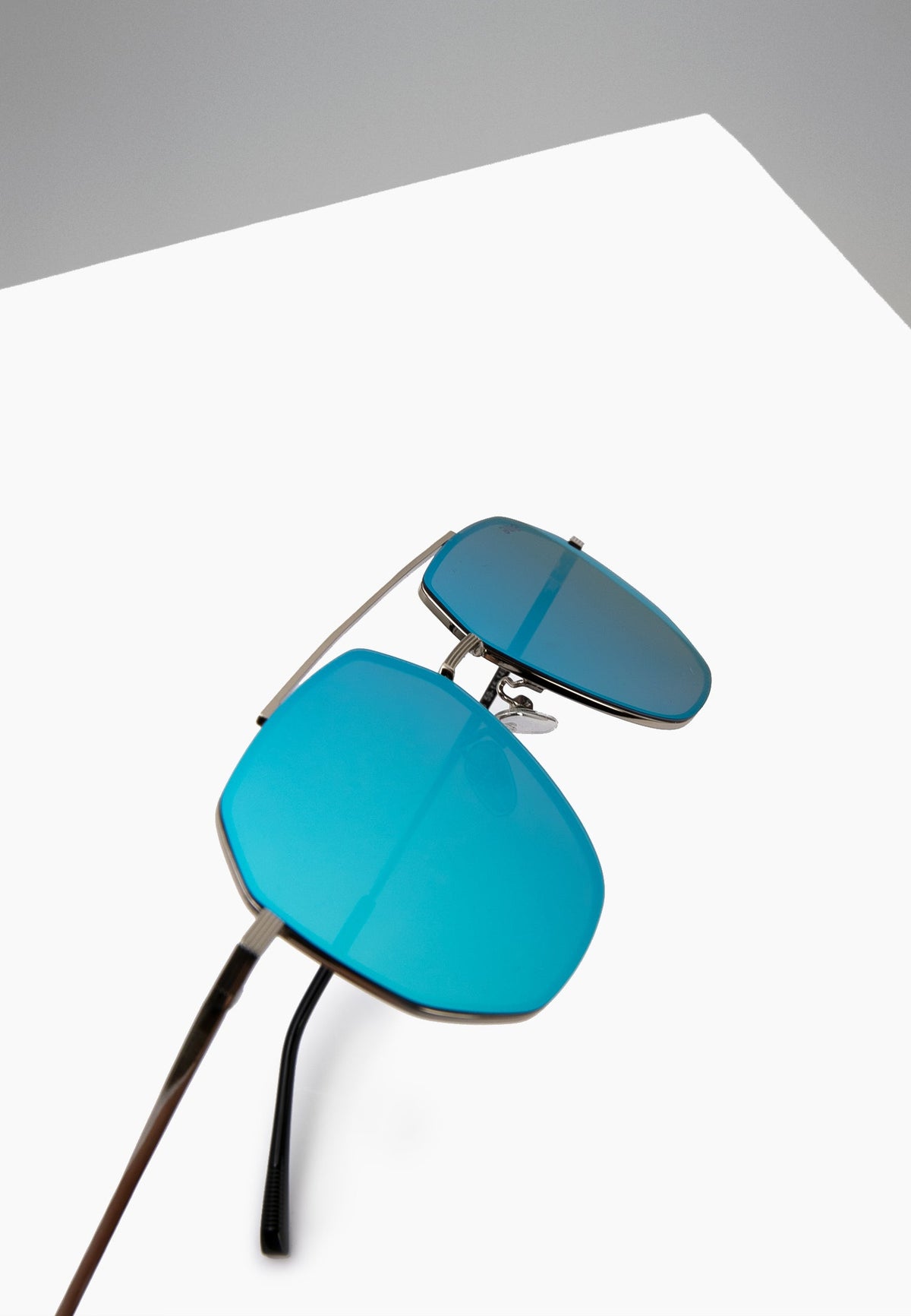 Blue Mirrored Aviator Sunglasses